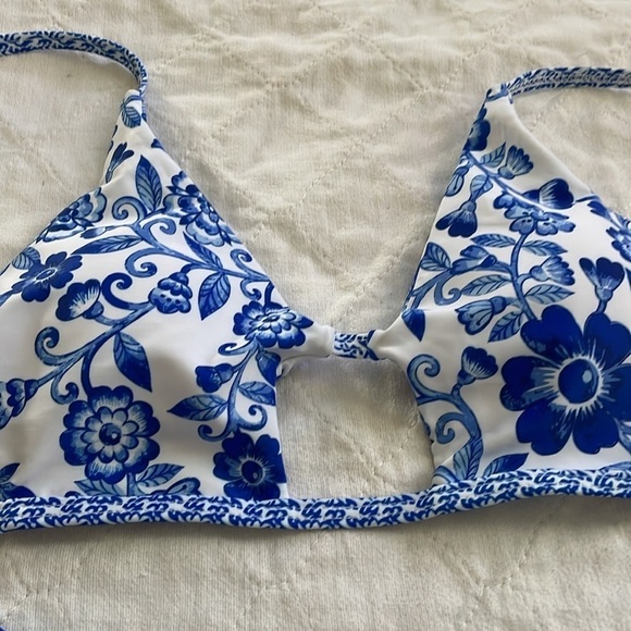 ZAFUL Blue/white floral Women Bikini High Cut 2 Piece Swimsuit size Small   A96 - Picture 2 of 11